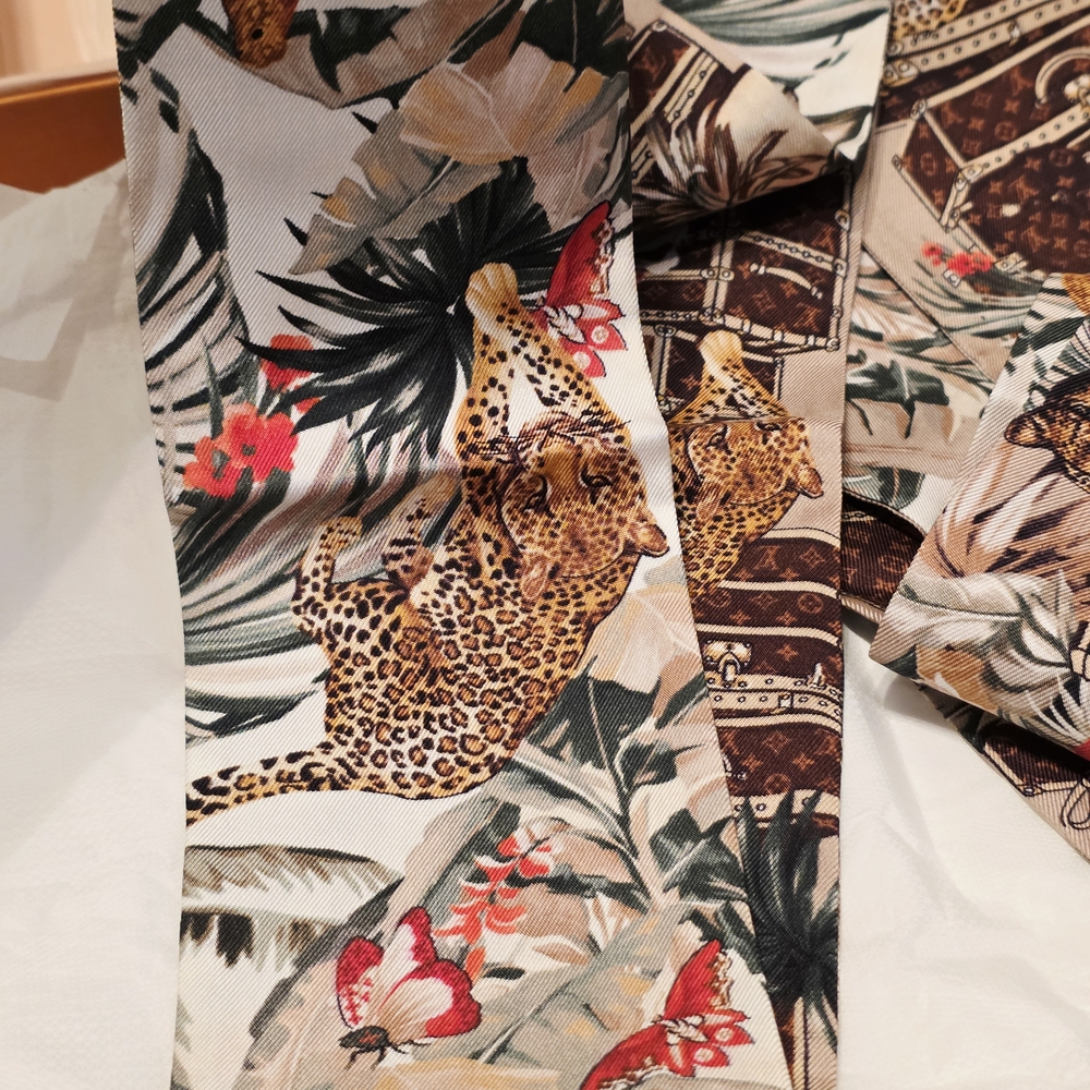 Authentic Louis Vuitton Voyage Extraordinaire Bandeau Tropical Print - Picture 16 of 16